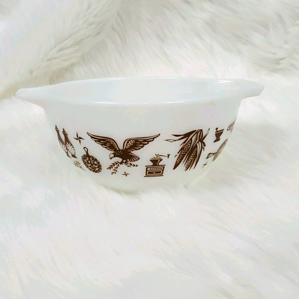 Vintage Pyrex American Cinderella bowl dish 441